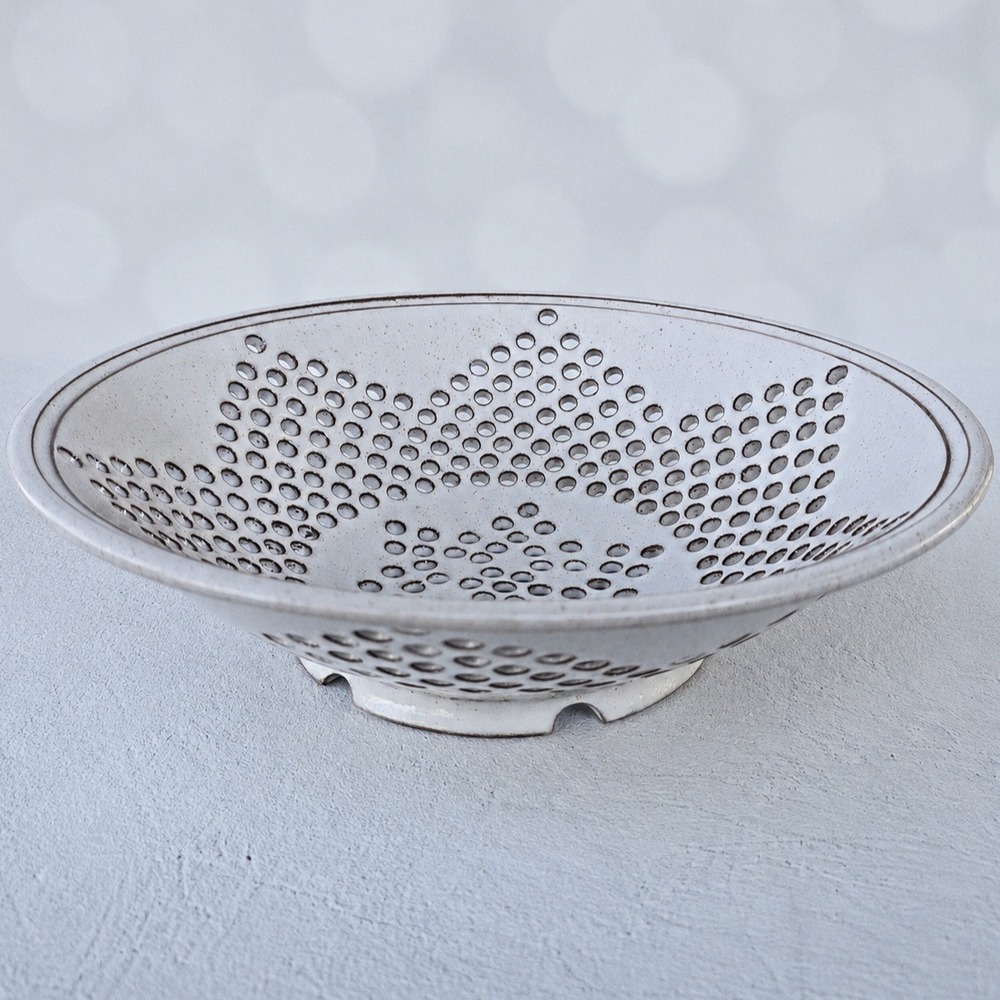 Studio Pottery Handcrafted Ceramic Berry Colander White Speckle Glaze Signed 11"